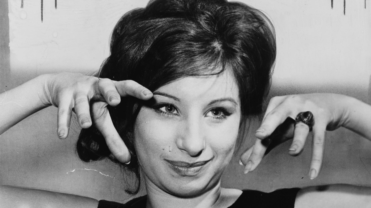 Barbra Streisand : le 21 octobre 1961, elle a 19 ans et déjà une destinée hors du commun Barbra Streisand : le 21 octobre 1961, elle a 19 ans et déjà une destinée hors du commun