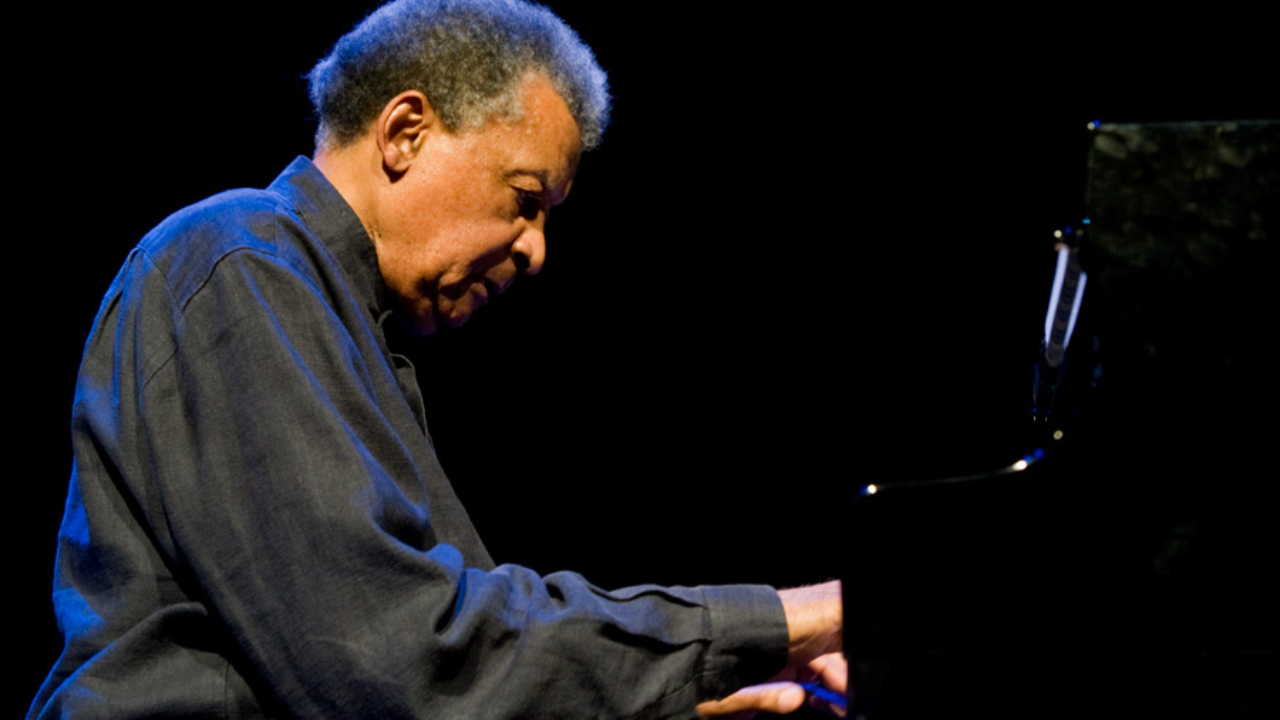 Abdullah Ibrahim aurait eu 92 ans : quatre mois apr&egrave;s sa disparition, le piano se fait attendre