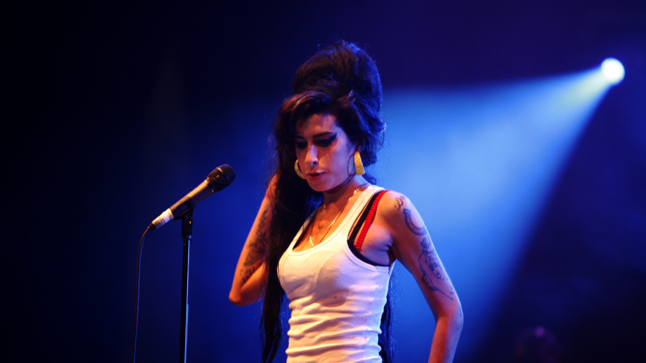Amy Winehouse à Belgrade en 2011 : la soirée chaotique qui a marqué la fin d’une tournée et d’une légende Amy Winehouse à Belgrade en 2011 : la soirée chaotique qui a marqué la fin d’une tournée et d’une légende