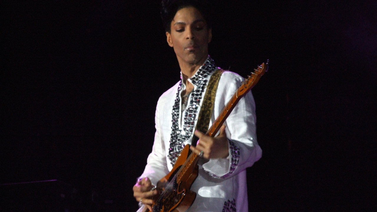 Anniversaire de Prince : 5 chansons incontournables pour c&eacute;l&eacute;brer la l&eacute;gende du funk et de la pop