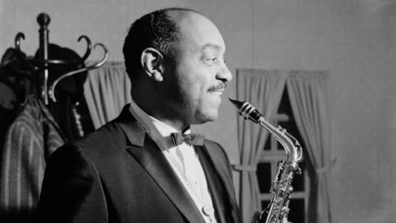 Benny Carter, n&eacute; le 8 ao&ucirc;t 1907, un architecte du swing et du jazz am&eacute;ricain