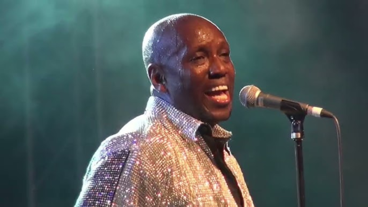 Carlton Jumel Smith : 66 ans de soul, de groove et d’élégance intemporelle Carlton Jumel Smith : 66 ans de soul, de groove et d’élégance intemporelle