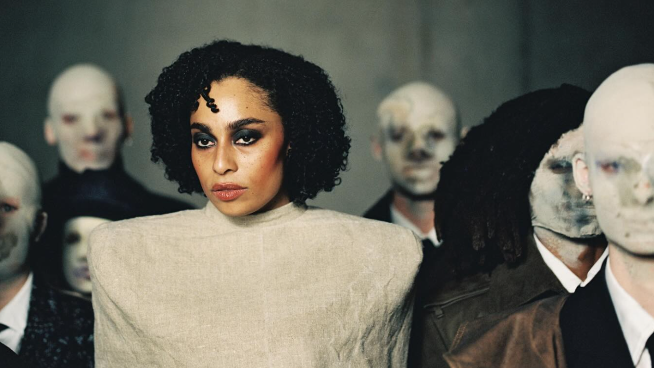 Céleste explore la douleur de la rupture dans son nouveau projet, "Woman Of Faces" Céleste explore la douleur de la rupture dans son nouveau projet, "Woman Of Faces"