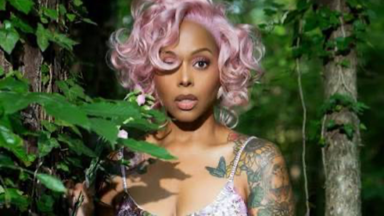 Chrisette Michele d&eacute;voile &laquo; Flower Mamma &raquo;, un hymne &agrave; l&rsquo;acceptation de soi inspir&eacute; par son enfant int&eacute;rieur