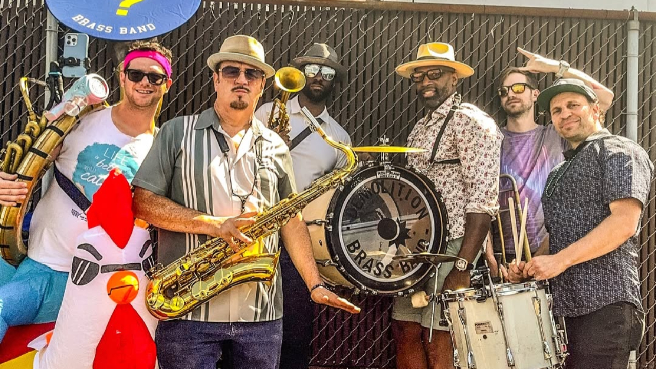 Demolition Brass Band dévoile une incroyable reprise de "Getaway" d'Earth, Wind & Fire Demolition Brass Band dévoile une incroyable reprise de "Getaway" d'Earth, Wind & Fire