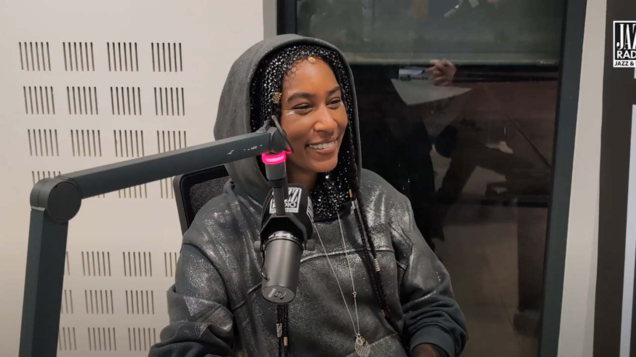 Dominique Fils-Aimé se confie en interview :  "La musique, quelque part, c’est une thérapie de groupe