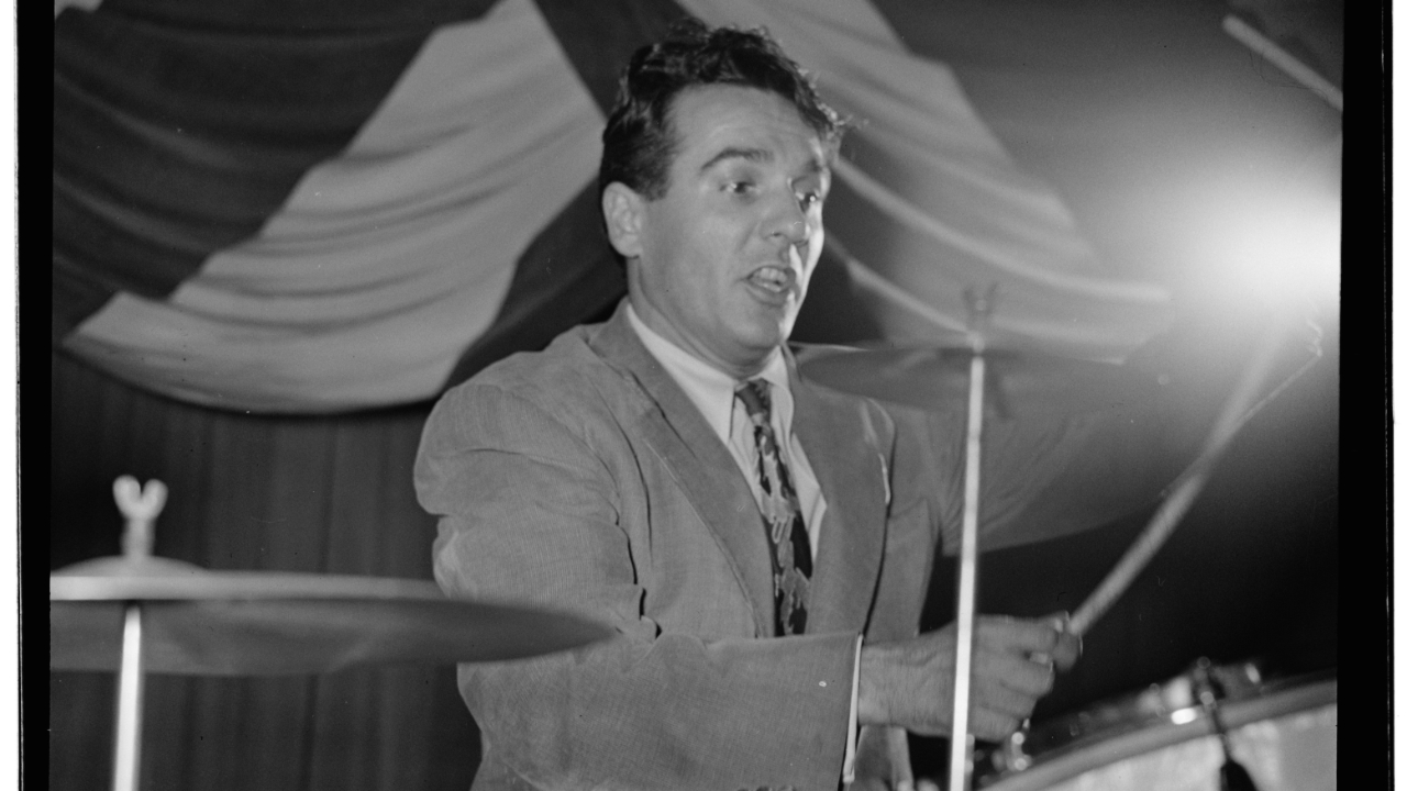 Gene Krupa : le musicien qui a fait entrer la batterie sous les projecteurs Gene Krupa : le musicien qui a fait entrer la batterie sous les projecteurs