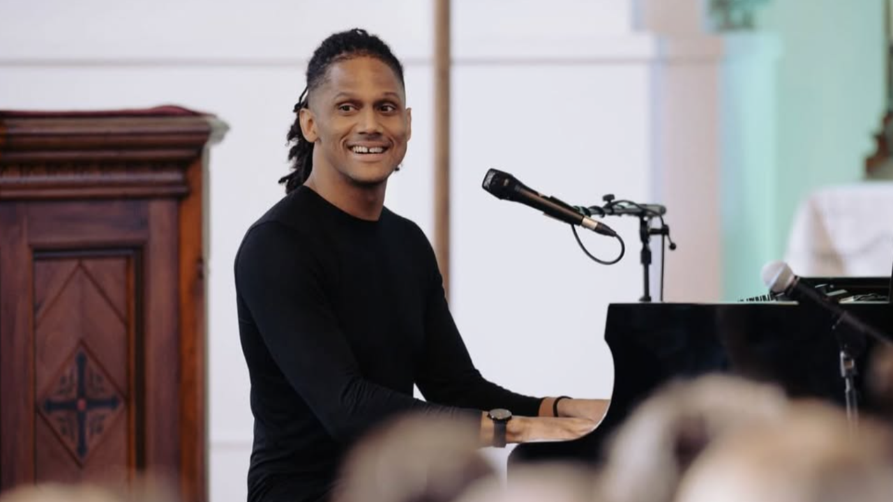 Grégory Privat, nouveau Chevalier de l’Ordre des Arts et des Lettres, met la Martinique à l'honneur dans son discours Grégory Privat, nouveau Chevalier de l’Ordre des Arts et des Lettres, met la Martinique à l'honneur dans son discours