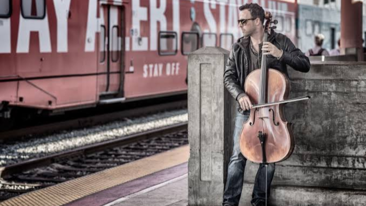 Jacob Szekely modernise le violoncelle avec son jazz &eacute;lectrique