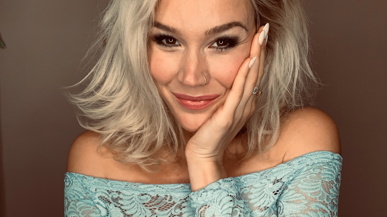 Joss Stone fête ses 39 ans : retour sur le parcours d'une diva de la soul moderne Joss Stone fête ses 39 ans : retour sur le parcours d'une diva de la soul moderne