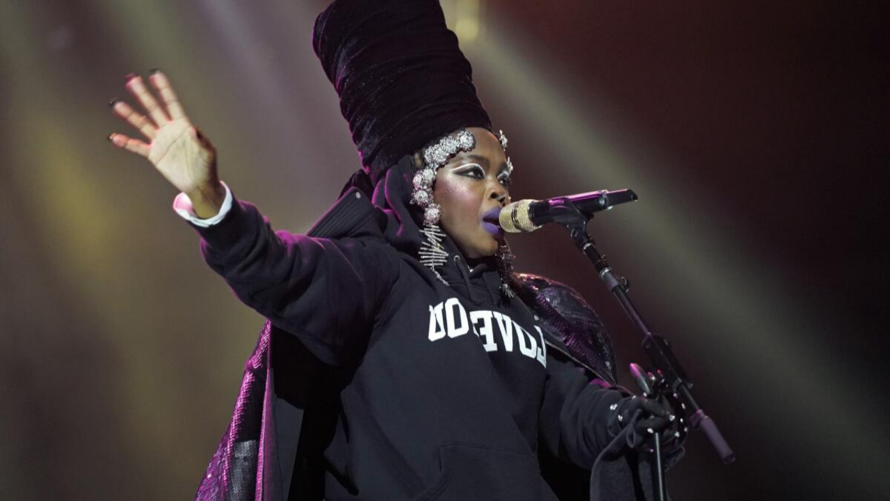 Lauryn Hill : bilan mitigé pour son concert à Paris, entre retard, couacs et moments de grâce Lauryn Hill : bilan mitigé pour son concert à Paris, entre retard, couacs et moments de grâce