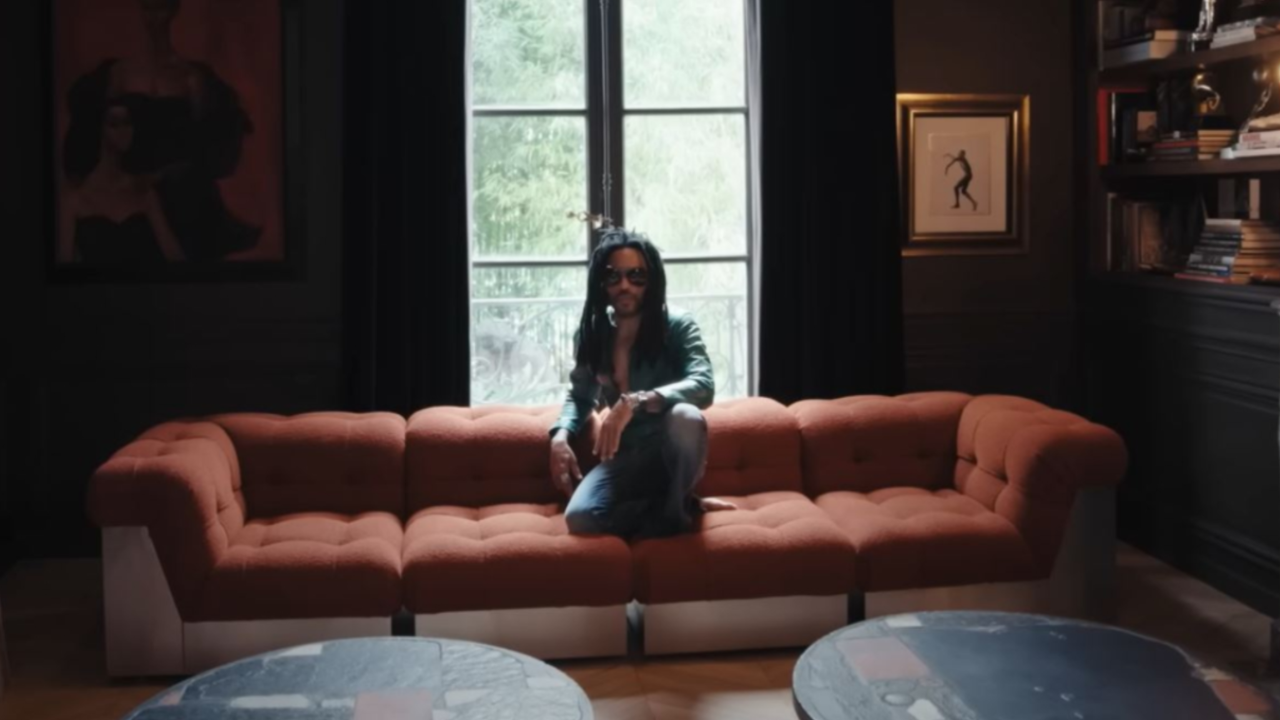 Lenny Kravitz ouvre les portes de son impressionnante demeure parisienne, avec de nombreuses surprises Lenny Kravitz ouvre les portes de son impressionnante demeure parisienne, avec de nombreuses surprises