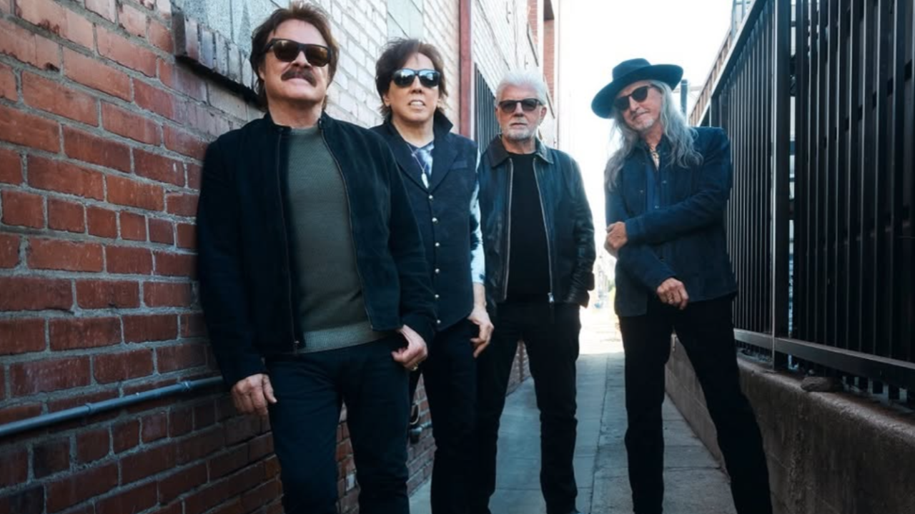 Les Doobie Brothers font leur grand retour avec la voix soul Michael McDonald dans "Walk This Road" Les Doobie Brothers font leur grand retour avec la voix soul Michael McDonald dans "Walk This Road"