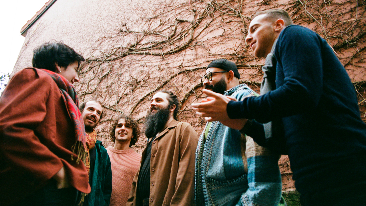 Mosa&iuml;c d&eacute;voile Unfolding Tiles, un premier album aux couleurs de la M&eacute;diterran&eacute;e