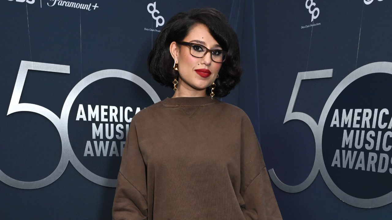 RAYE, entre soul et v&eacute;rit&eacute; : la voix d&rsquo;une g&eacute;n&eacute;ration