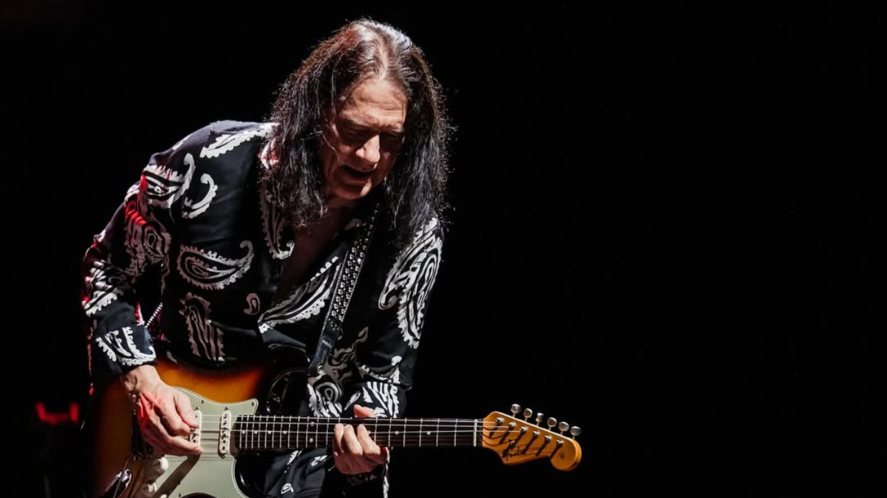 Robben Ford revient en 2026 avec "Two Shades of Blue", un album aux deux visages où jazz, blues et émotion s’entremêlent. Robben Ford revient en 2026 avec "Two Shades of Blue", un album aux deux visages où jazz, blues et émotion s’entremêlent.