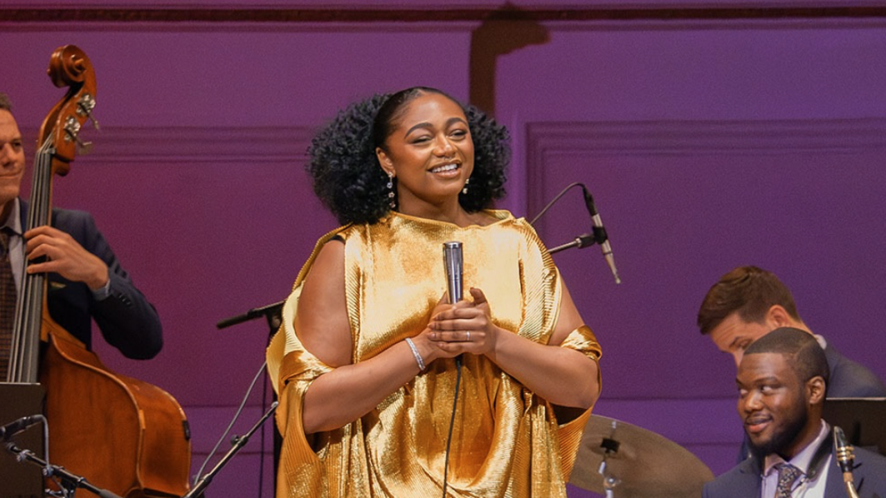 Samara Joy rend hommage au Brésil avec une reprise de "Flor de Lis (Upside Down)"