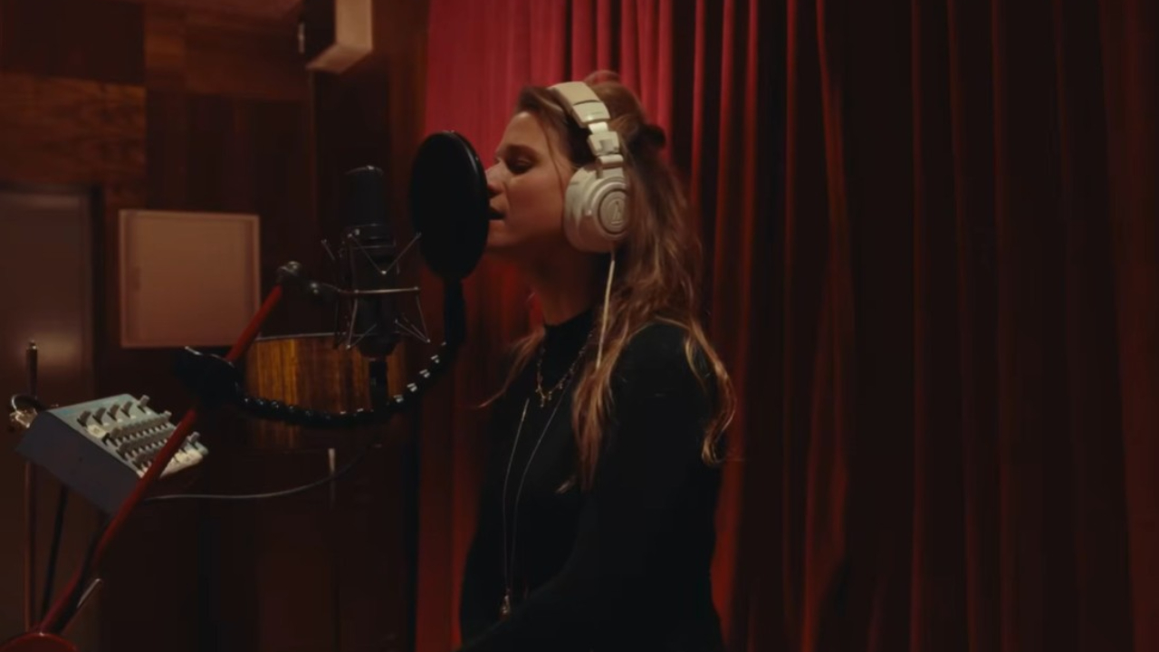 Selah Sue & The Gallands dévoilent les coulisses de leurs sessions studio pour "Movin" Selah Sue & The Gallands dévoilent les coulisses de leurs sessions studio pour "Movin"