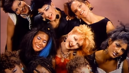 Deva Mahal et Cantinuum transforment "Girls just want to have fun" de Cyndi Lauper en morceau de soul-blues !
