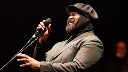 La raison pour laquelle Gregory Porter porte constamment un chapeau