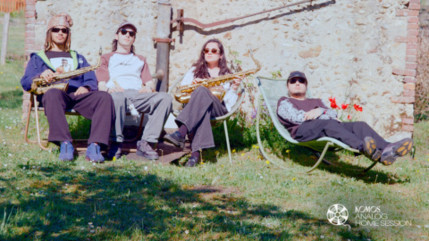 Le jeune groupe KOMA annonce son nouvel album "SPIRITS" Le jeune groupe KOMA annonce son nouvel album "SPIRITS"