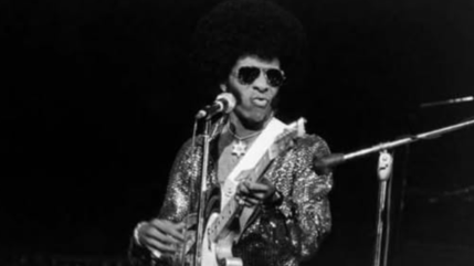 Le pionnier du funk Sly Stone, connu pour son groove électrique, s'éteint à l'âge de 82 ans Le pionnier du funk Sly Stone, connu pour son groove électrique, s'éteint à l'âge de 82 ans