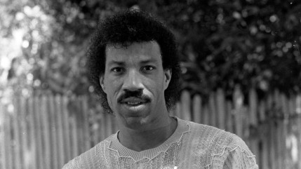 Lionel Richie f&ecirc;te ses 77 ans : retour sur la carri&egrave;re exceptionnelle d&rsquo;une l&eacute;gende de la musique