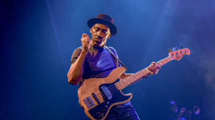 Marcus Miller f&ecirc;te ses 67 ans : retour sur le parcours d&rsquo;un ma&icirc;tre de la basse