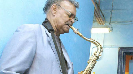 Plas Johnson, saxophoniste du th&egrave;me de "La Panth&egrave;re Rose", est d&eacute;c&eacute;d&eacute;