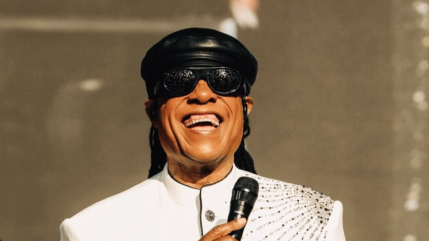 Stevie Wonder, accusé de jouer au faux aveugle ? Le chanteur fait taire ses détracteurs !