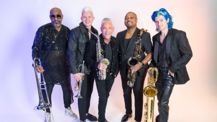 Summer Horns : coincés dans un avion, ils enflamment le vol avec un concert improvisé